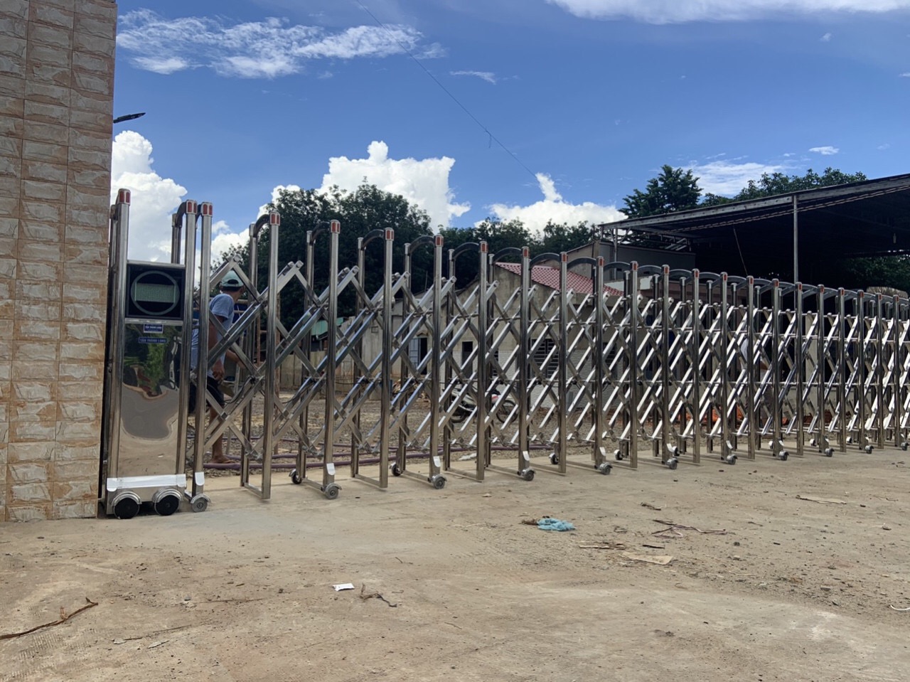  cổng xếp inox trong nước