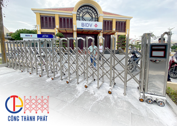 giá cổng xếp inox nội địa