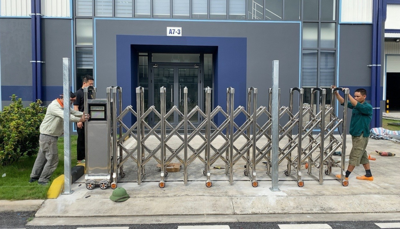 ưu điểm cổng xếp tự gia công