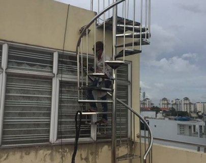 lang can cấu thang