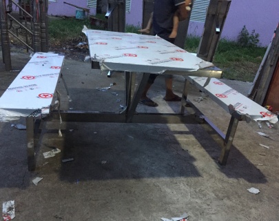 BÀN ĂN CÔNG NHÂN